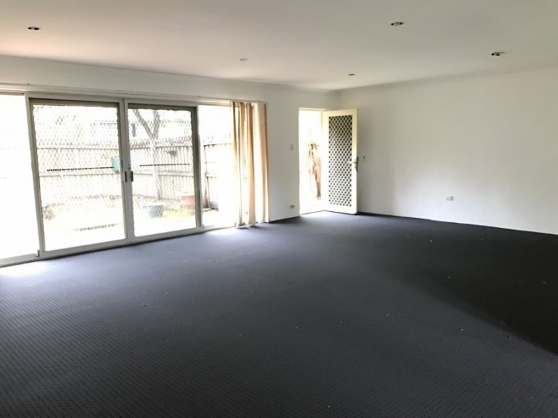 27 Whitey St, Woodridge QLD 4114