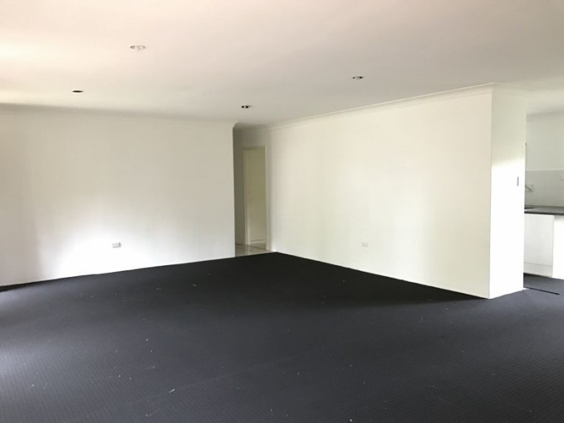 27 Whitey St, Woodridge QLD 4114