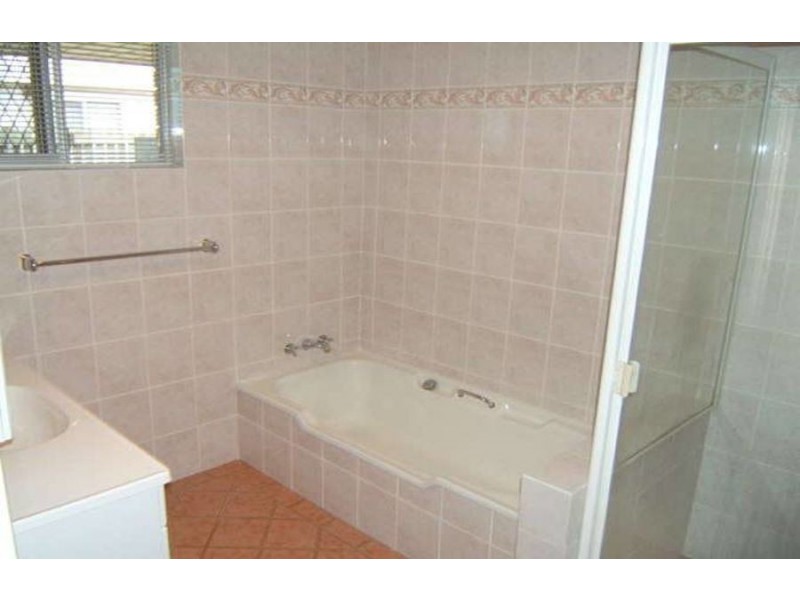 27 Whitey St, Woodridge QLD 4114