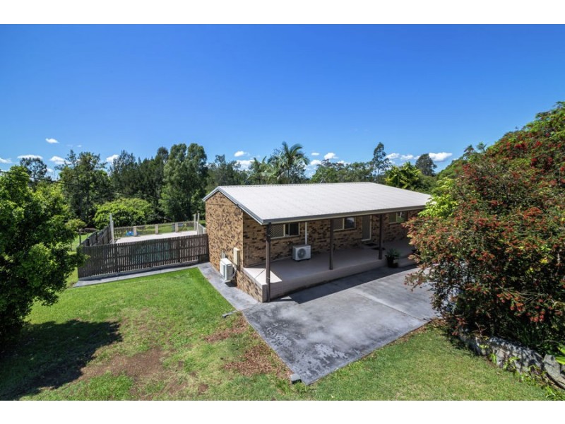 42 Emerald Drive, Southside QLD 4570