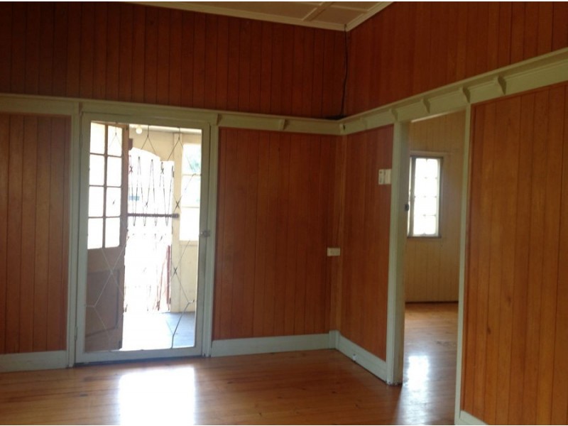 3 Flint Street, Ipswich QLD 4305