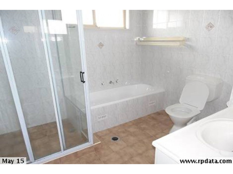 32 Hoxton Park Rd, Liverpool NSW 2170