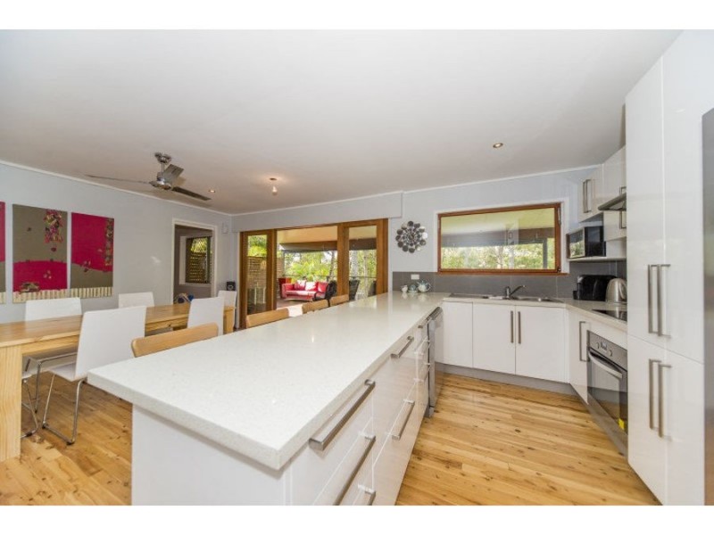 27 Bloodwood Crescent, Molendinar QLD 4214