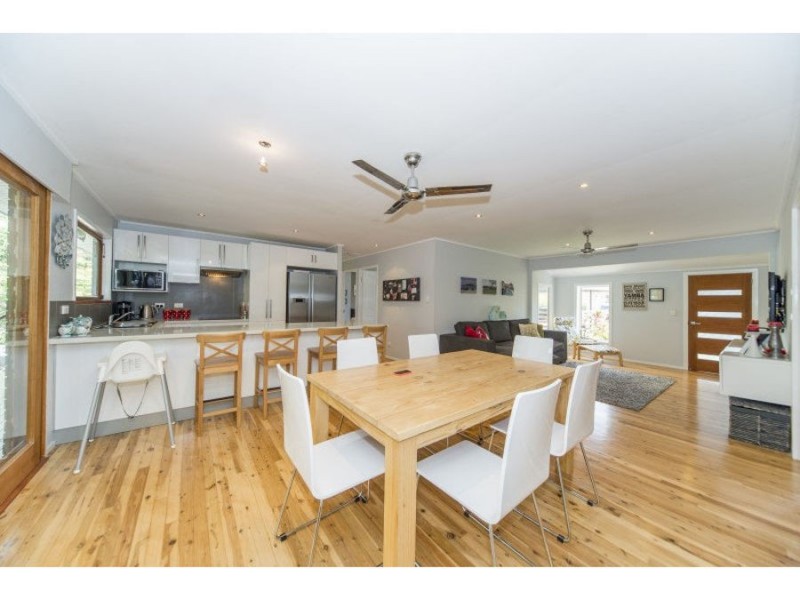 27 Bloodwood Crescent, Molendinar QLD 4214