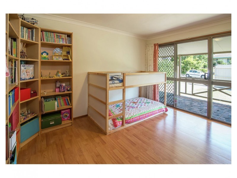 24 Yorkshire Crescent, Mount Warren Park QLD 4207