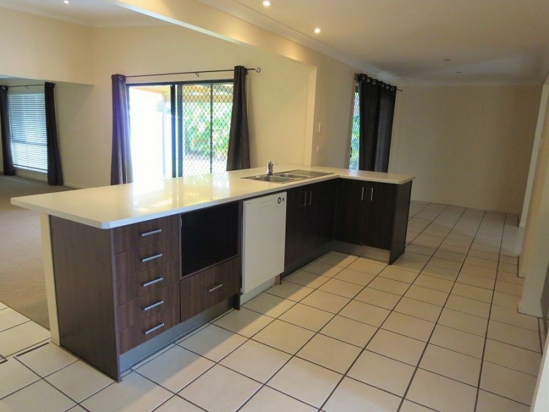 18 Guyra Close, Mount Warren Park QLD 4207