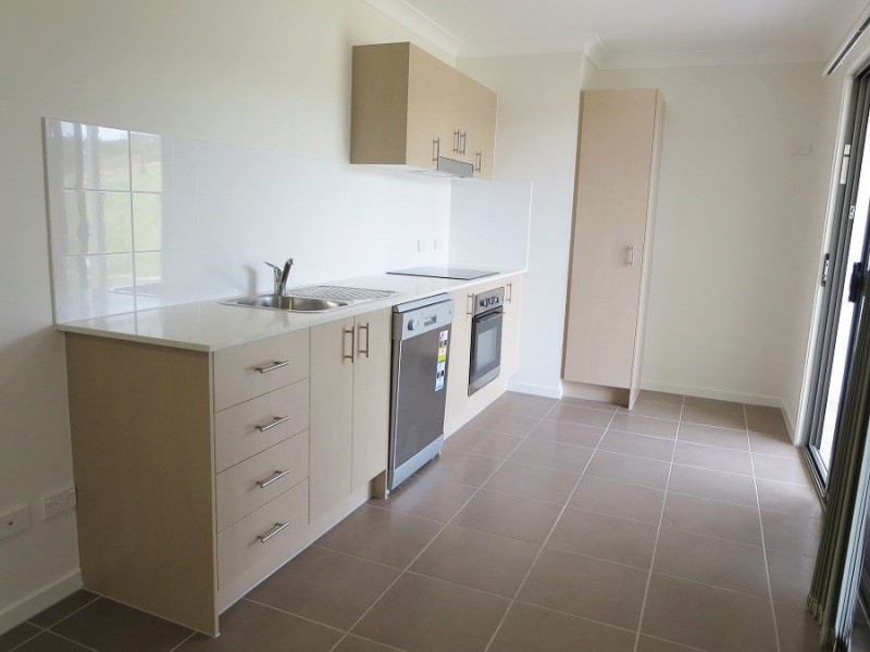 2/16 Lane court, Mount Warren Park QLD 4207