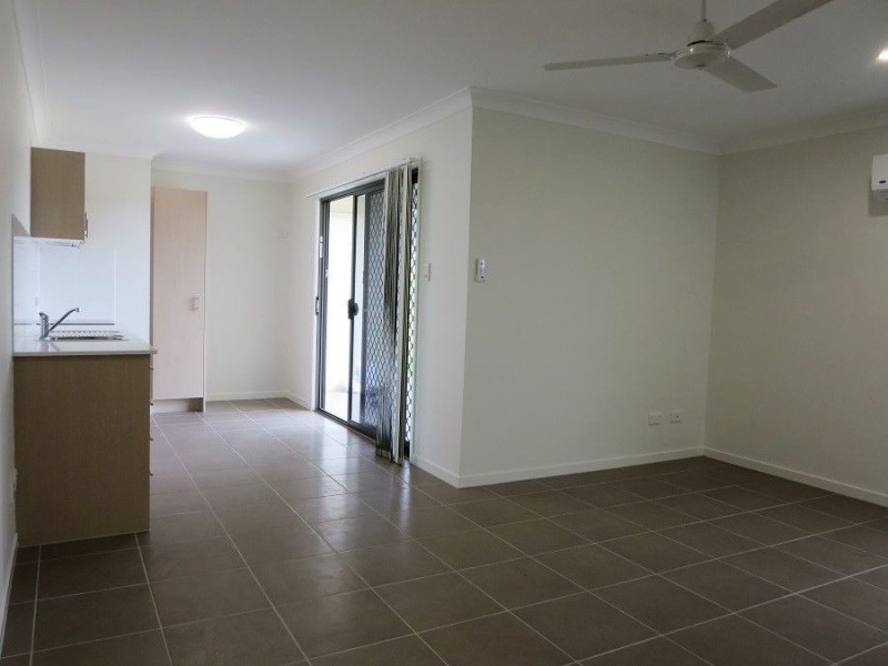 2/16 Lane court, Mount Warren Park QLD 4207