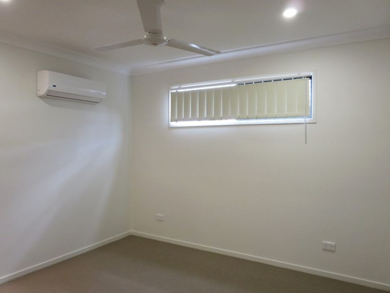 2/16 Lane court, Mount Warren Park QLD 4207