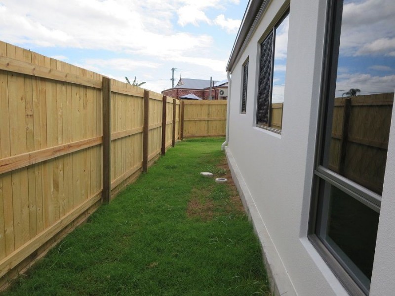 2/16 Lane court, Mount Warren Park QLD 4207