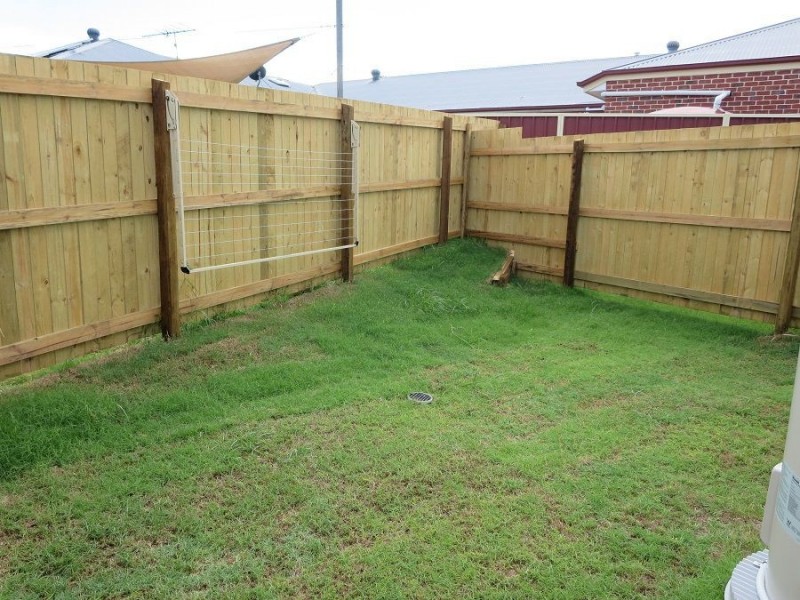 2/16 Lane court, Mount Warren Park QLD 4207