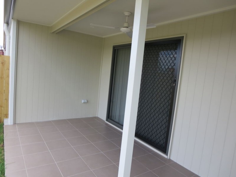 2/16 Lane court, Mount Warren Park QLD 4207