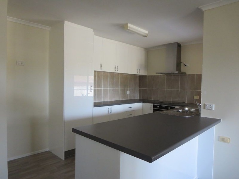 37 Thoms Crescent, Mount Warren Park QLD 4207