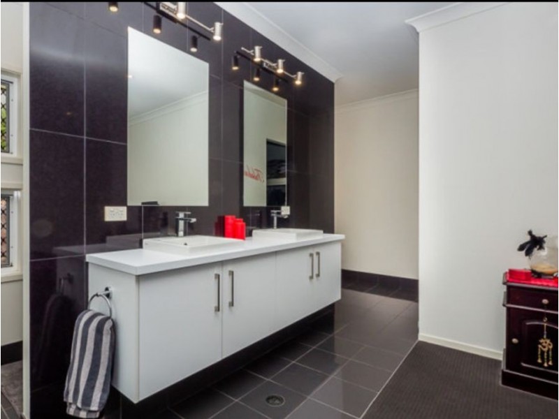 3 Paisley Court, Mount Warren Park QLD 4207