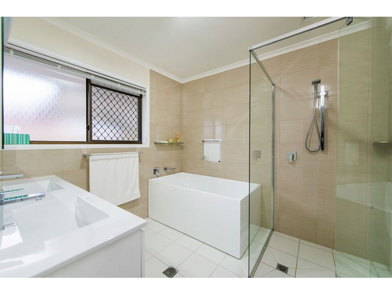 2 Jennifer Court, Mount Warren Park QLD 4207