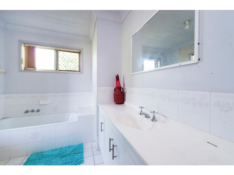 96 Castile Crescent, Edens Landing QLD 4207