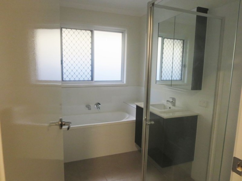 4 Hibiscus Crescent, Maudsland QLD 4210