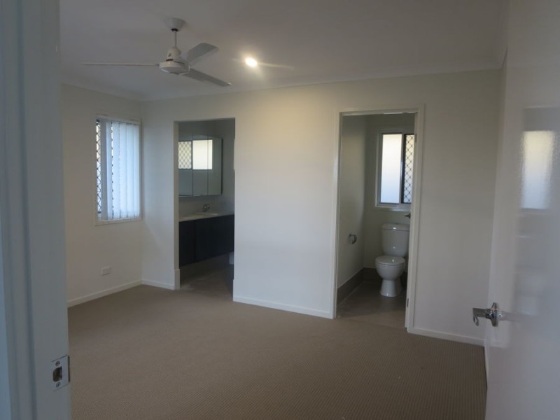 4 Hibiscus Crescent, Maudsland QLD 4210