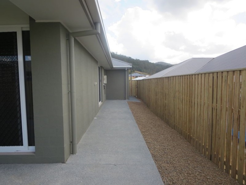 4 Hibiscus Crescent, Maudsland QLD 4210