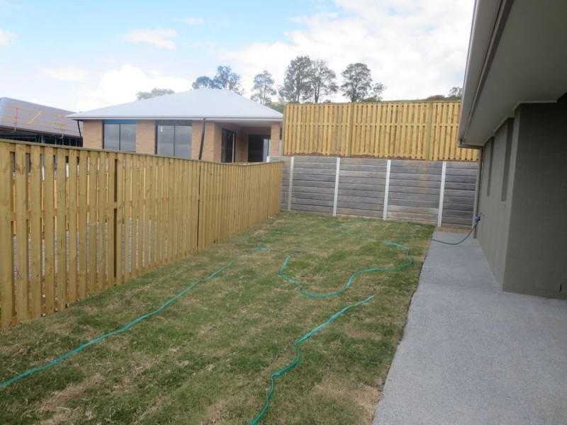 4 Hibiscus Crescent, Maudsland QLD 4210