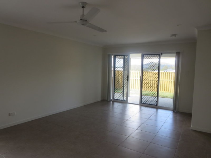 4 Hibiscus Crescent, Maudsland QLD 4210