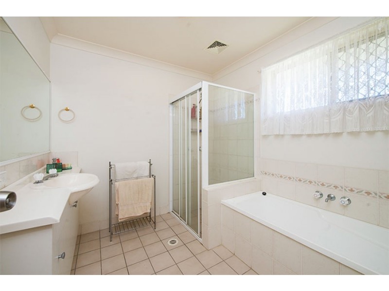 5 Ogle Place, Windaroo QLD 4207