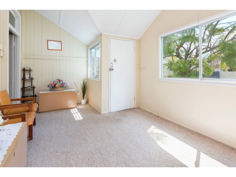 49 Wynnum Rd, Norman Park QLD 4170