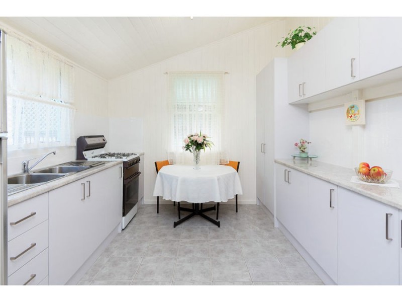 49 Wynnum Rd, Norman Park QLD 4170