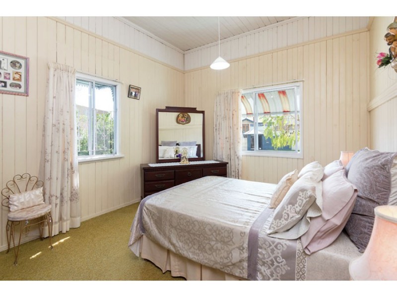 49 Wynnum Rd, Norman Park QLD 4170