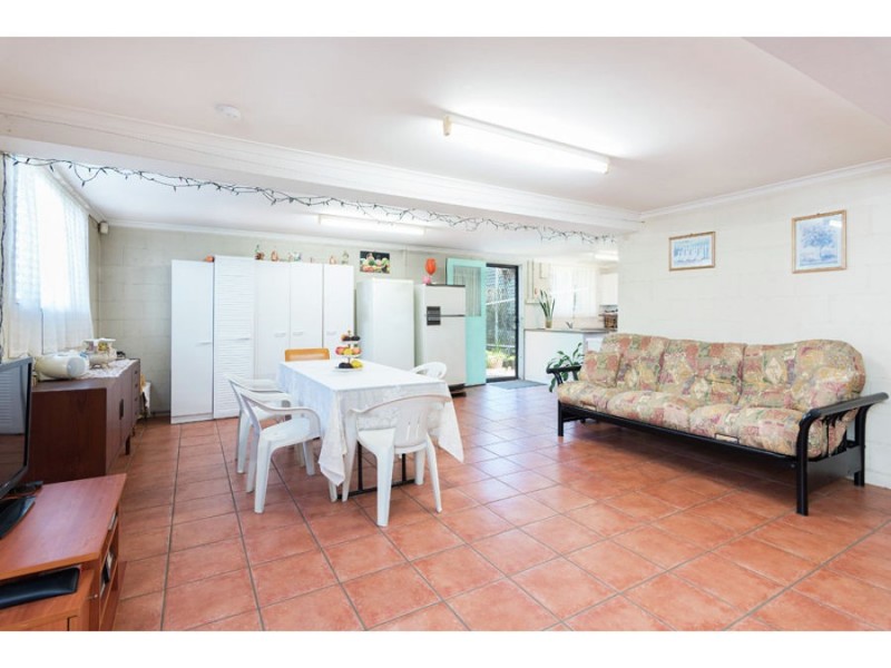 49 Wynnum Rd, Norman Park QLD 4170