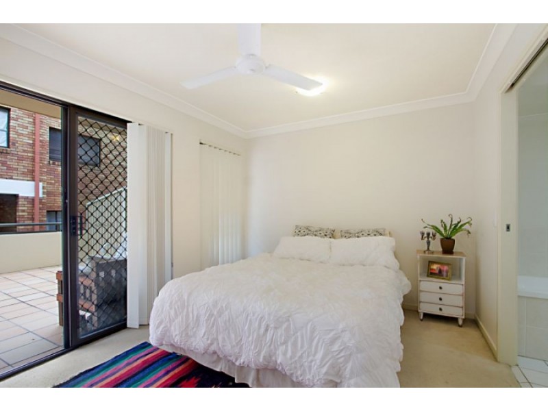 2/53 Stapylton St, Coolangatta QLD 4225
