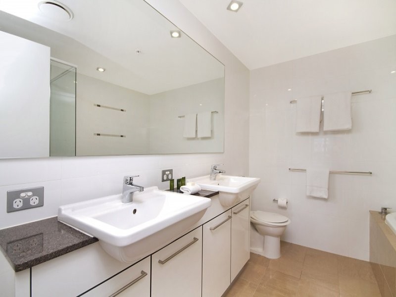 305/22 Surf Parade, Broadbeach QLD 4218