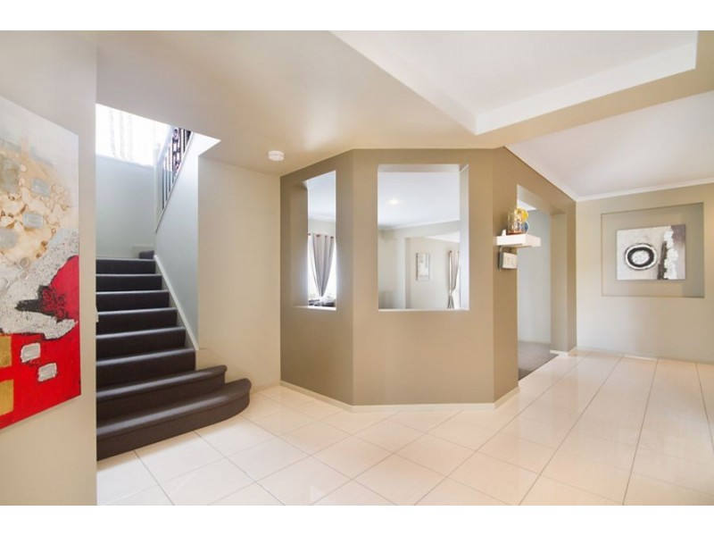 14 Buncrana Terrace, Banora Point NSW 2486