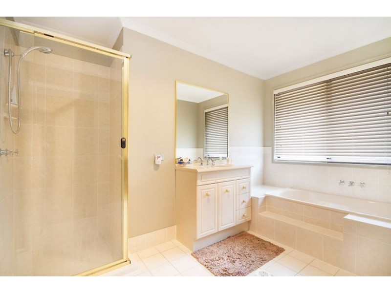 14 Buncrana Terrace, Banora Point NSW 2486