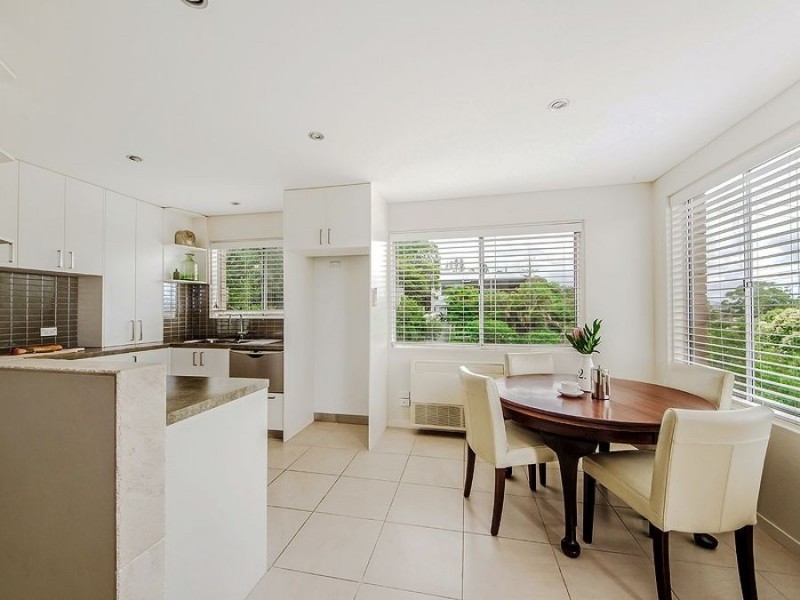 2/23 Tweed St, Coolangatta QLD 4225