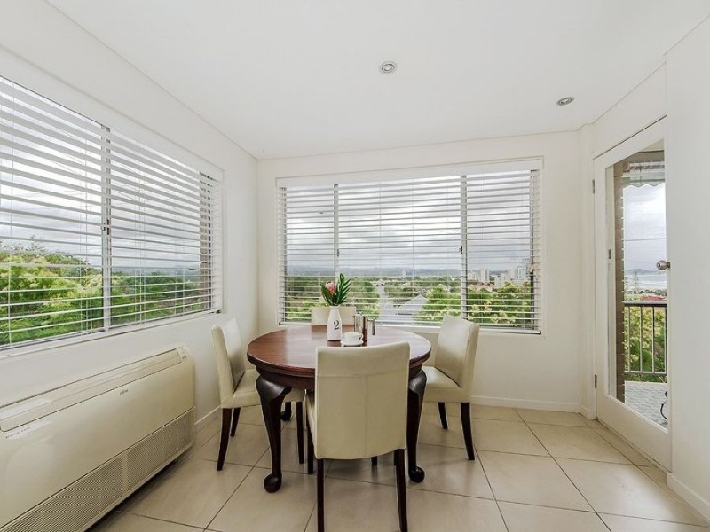 2/23 Tweed St, Coolangatta QLD 4225