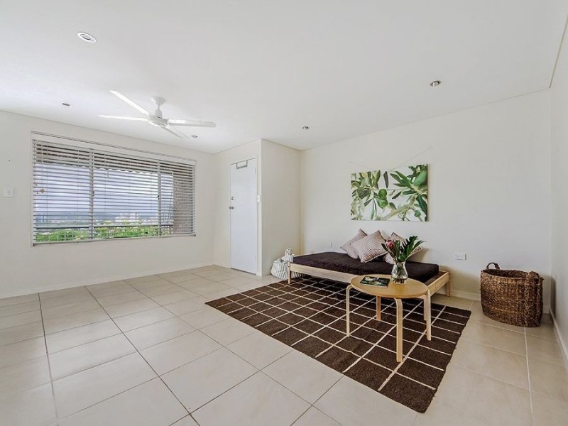 2/23 Tweed St, Coolangatta QLD 4225
