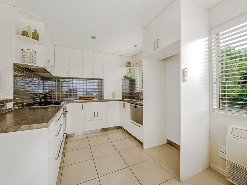 2/23 Tweed St, Coolangatta QLD 4225