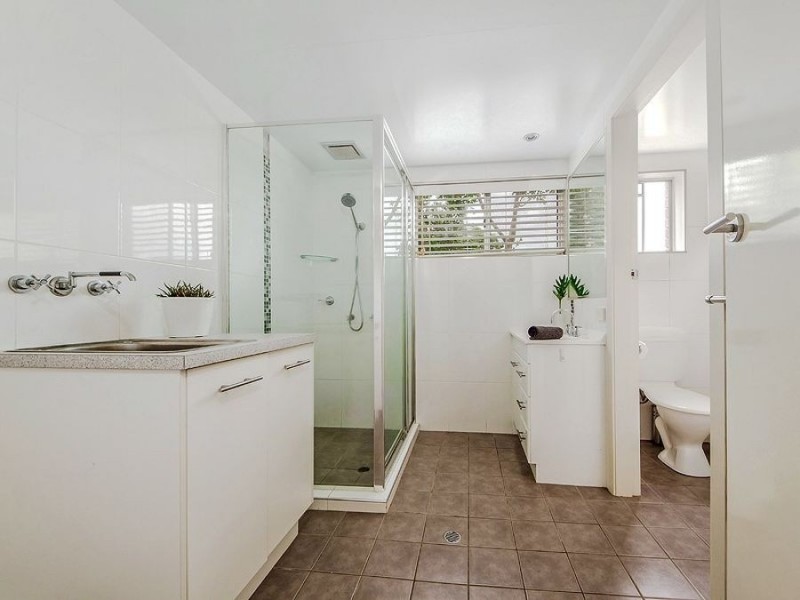 2/23 Tweed St, Coolangatta QLD 4225