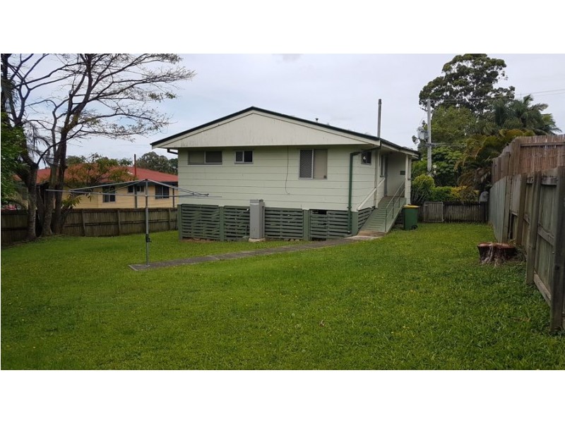 4 Hedge Row, Varsity Lakes QLD 4227