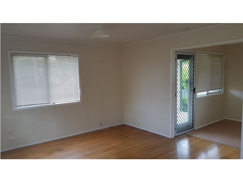 4 Hedge Row, Varsity Lakes QLD 4227