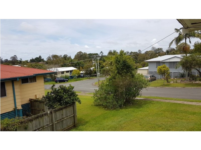 4 Hedge Row, Varsity Lakes QLD 4227