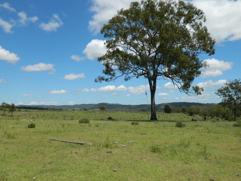 83 New England Highway, Crows Nest QLD 4355