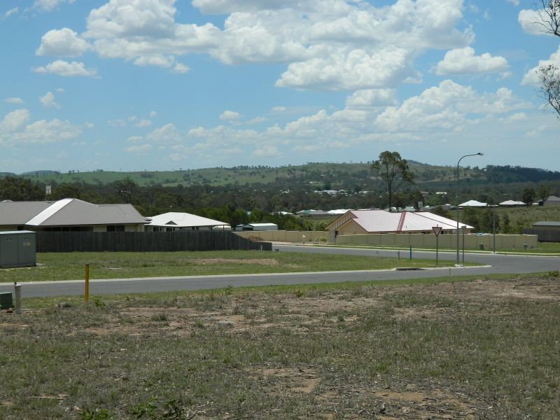 45 Naomi Drive, Crows Nest QLD 4355