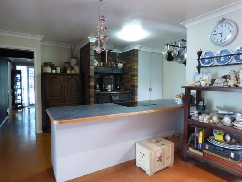 8 Pinnell Road, Crows Nest QLD 4355