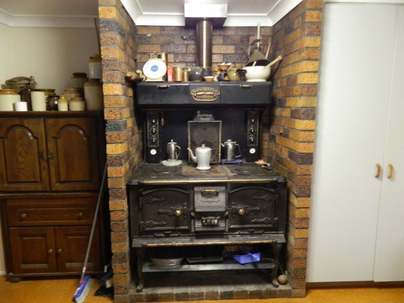 8 Pinnell Road, Crows Nest QLD 4355