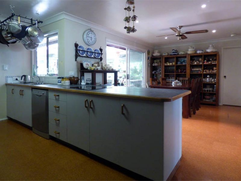 8 Pinnell Road, Crows Nest QLD 4355