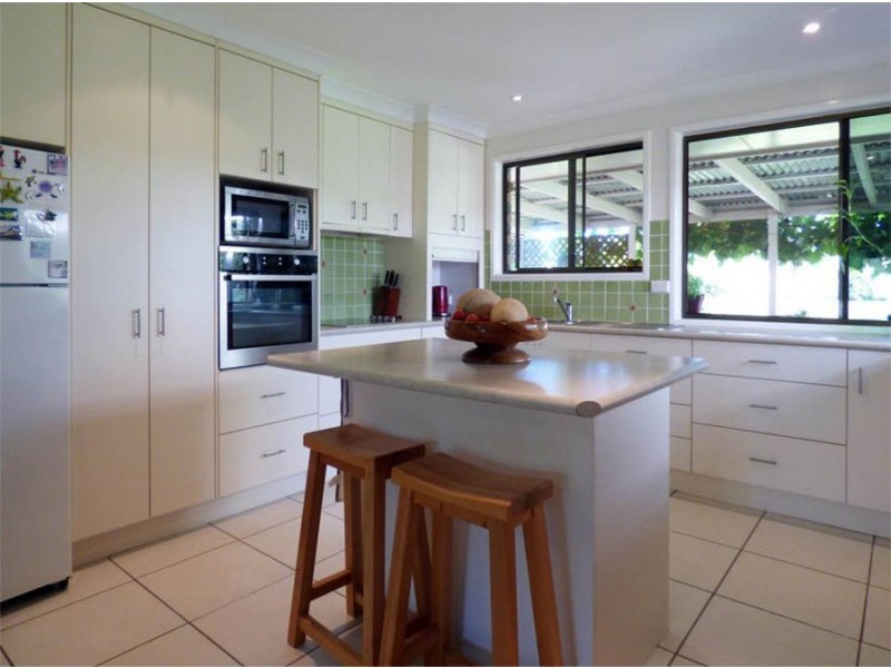 7233 New England Highway, Crows Nest QLD 4355