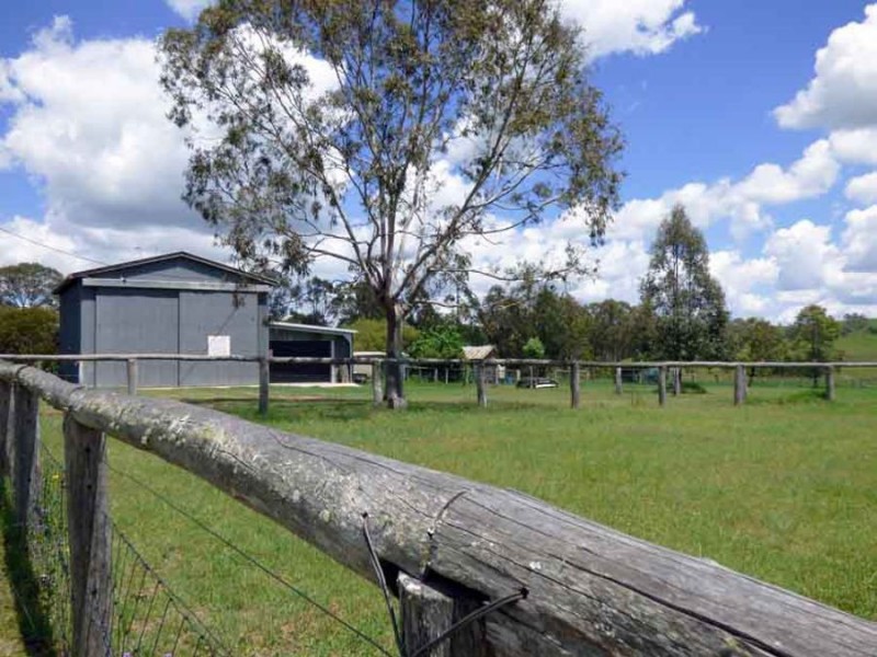 7233 New England Highway, Crows Nest QLD 4355