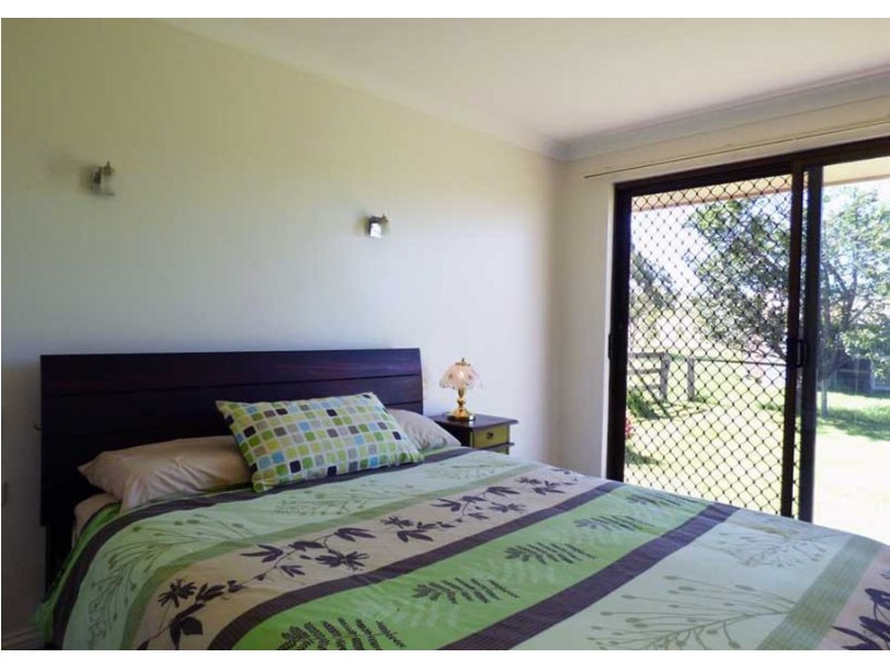 7233 New England Highway, Crows Nest QLD 4355